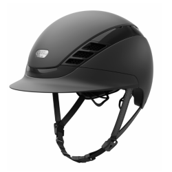 Sort Pikeur ABUS AirLuxe Pure mat ridehjelm med lille skygge og hagerem set skr�t fra siden