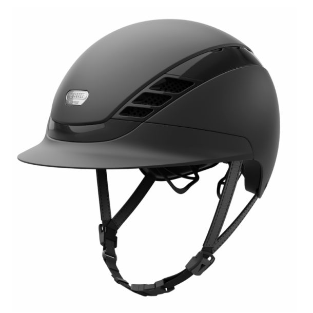 Sort Pikeur ABUS AirLuxe Pure mat ridehjelm med lille skygge og hagerem set skr�t fra siden