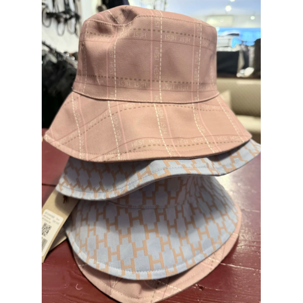 H�st Gio b�llehat