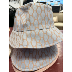 H�st Gio b�llehat