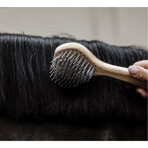 Grooming Deluxe mane brush
