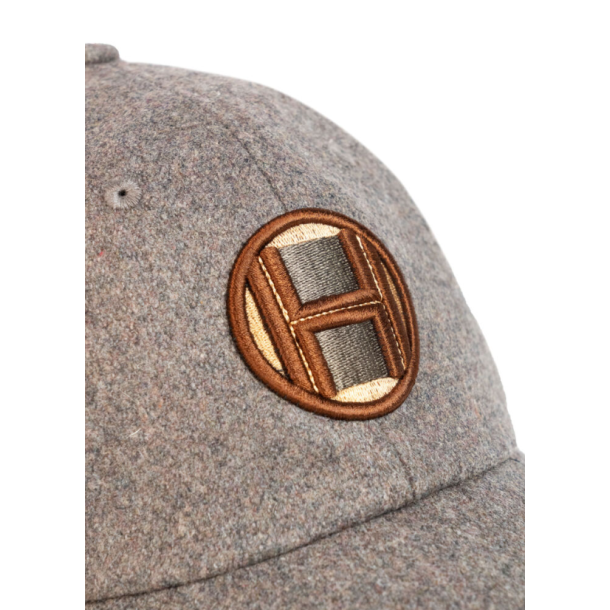 H�st Lou cap 