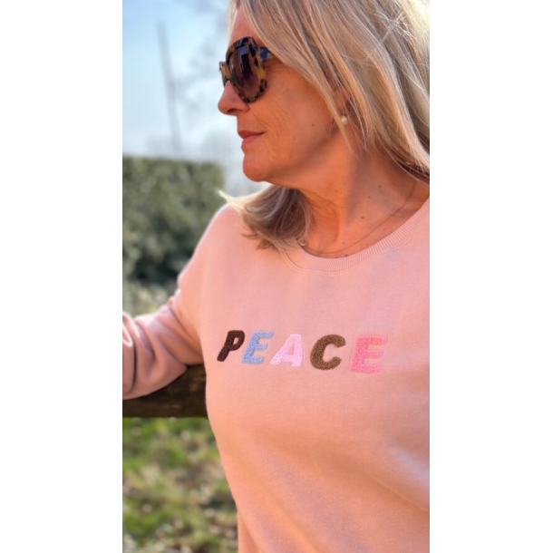 Lulus Love sweatshirt